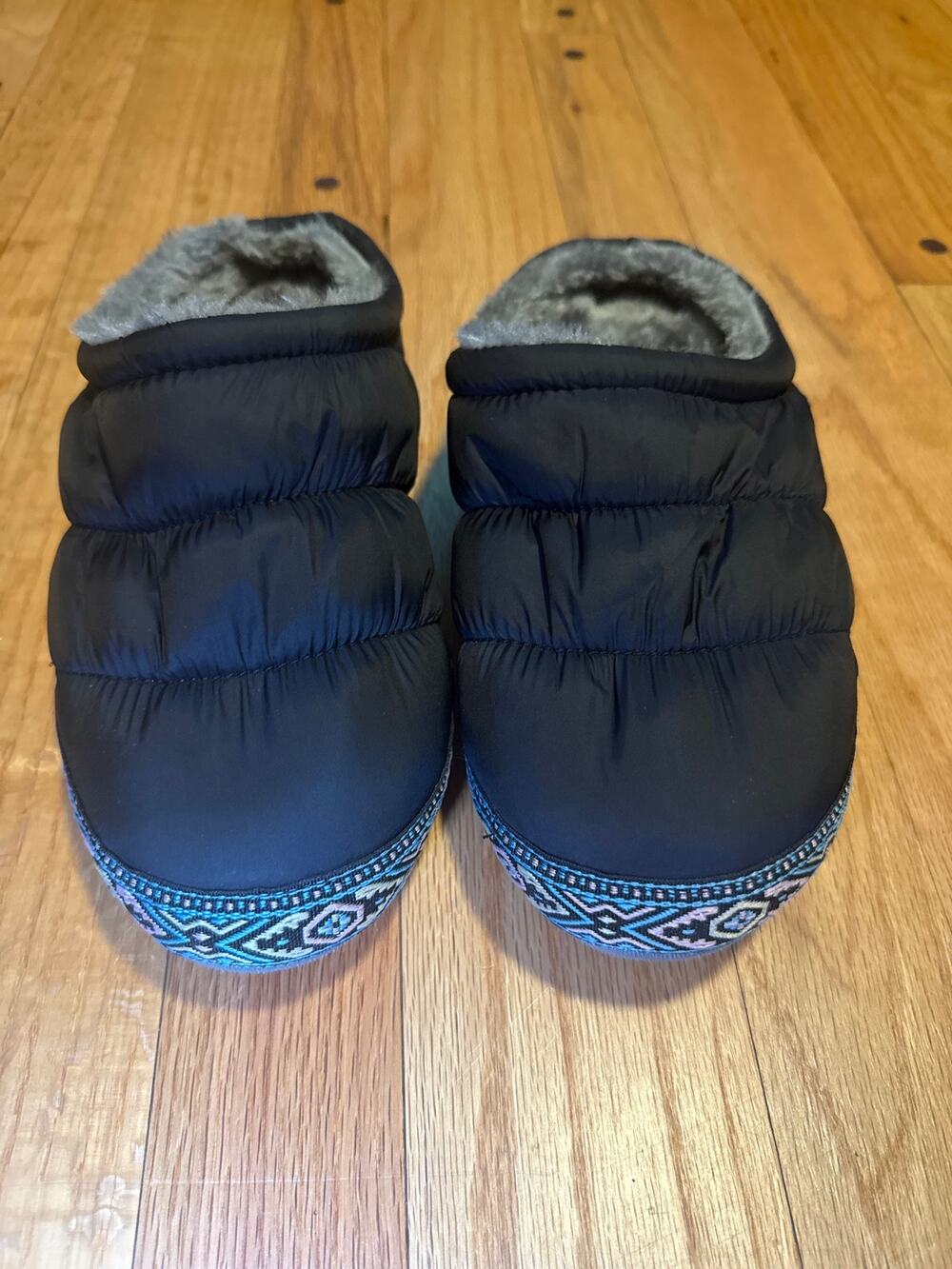 NEW Muk Luks Puffer Slippers Women’s 7-8 M Black Faux Fur Southwestern Boho